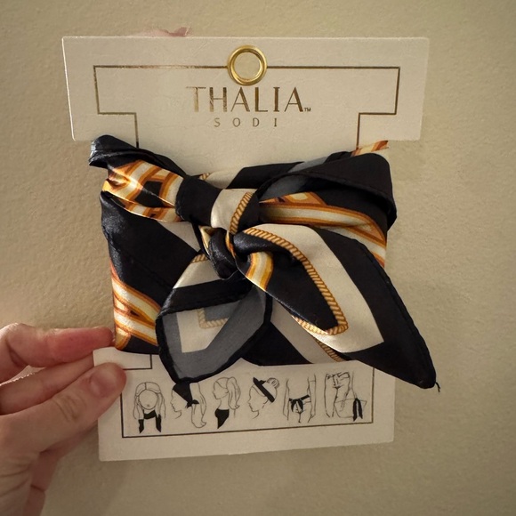 NWT Thalia Sodi Black and Gold Scarf - Picture 1 of 1